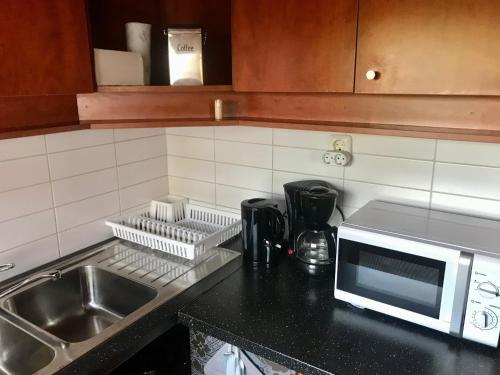 مطبخ أو مطبخ صغير في Lägenhet med 3 sovrum, terass och egen parkering