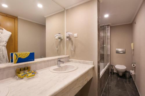 Een badkamer bij Sirene Belek Hotel
