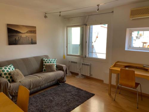 a living room with a couch and a table at REGINA - ROMANTIC STUDIO near RIALTO in Venice