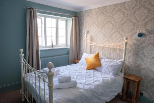 En eller flere senge i et værelse på Clovelly Guest House