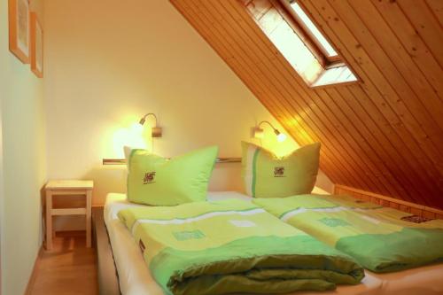 Postel nebo postele na pokoji v ubytování Urlaub in Crottendorf für bis zu 8 Personen