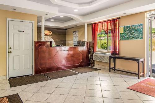 Gallery image of Econo Lodge Hotel Bradford in Bradford