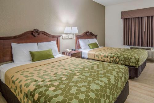 Ένα ή περισσότερα κρεβάτια σε δωμάτιο στο Econo Lodge Weatherford