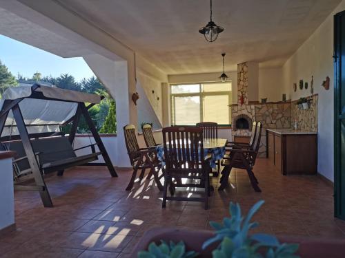 a living room with a table and chairs and a fireplace at villa Giò in Racalmuto