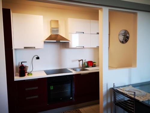 Dapur atau dapur kecil di Suite Lambruschini central with top city view - Free covered parking