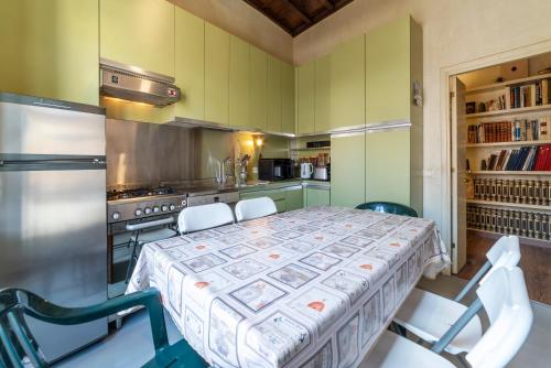 GuestHost - Pantheon Luxury Home