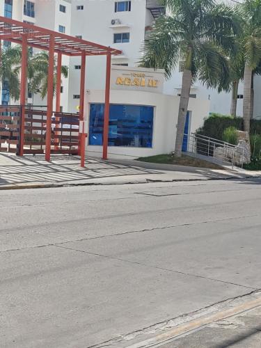 an empty street in front of a building at Torre Real IV L3 Santiago DR con cocinero para desayuno in Santiago de los Caballeros