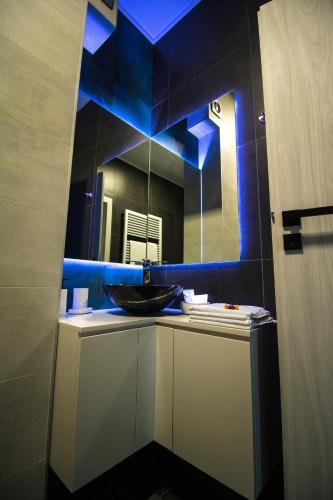 a bathroom with a sink and a mirror at Gente Apartments in Cluj-Napoca