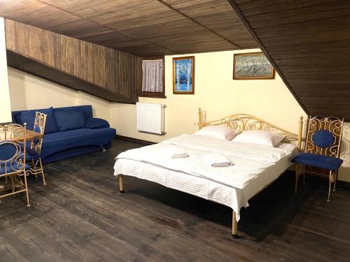 Tempat tidur dalam kamar di Квартира в центрі на вулиці Лесі Українки 19
