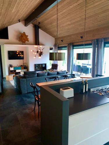 Zona d'estar a Riverside Cottage
