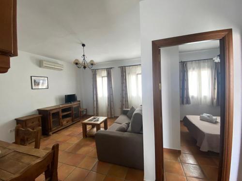 Arco - Virgen Apartamentos y Habitación