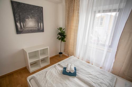 Traditional Old Town Apartment – Photos 2