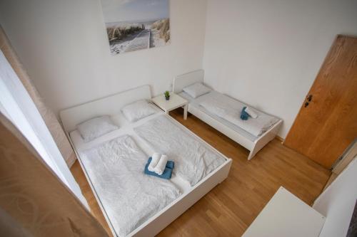 Traditional Old Town Apartment – Photos 3