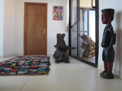 a room with a mirror and a statue of a dog at La Villa 126 Dakar in Dakar