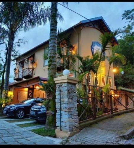 a house with a car parked in front of it at Pousada Pataca de prata - Pousada de Época in Petrópolis