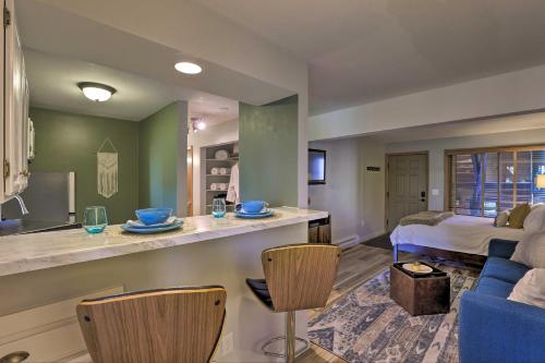 Χώρος καθιστικού στο Steamboat Springs Studio Less Than 1 Mi to Ski Resort