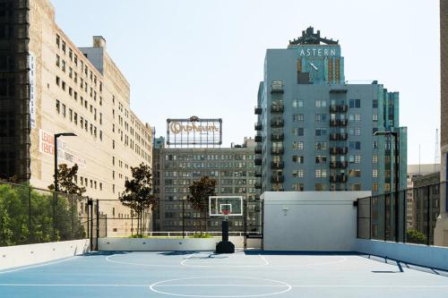 a basketball court in the middle of a city at Level Los Angeles - Downtown South Olive in Los Angeles