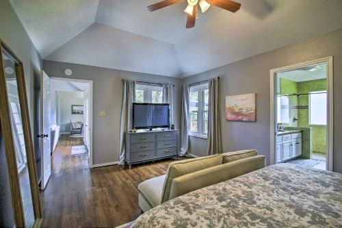 Gallery image of Downtown Boerne Home on Cibolo Creek with Fire Pit in Boerne