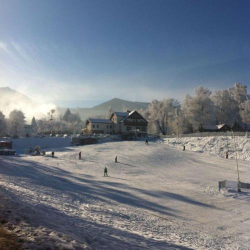 L'établissement Przystanek Bavaria - Sauny, parking oraz wstep do Parku Bajek w cenie! en hiver