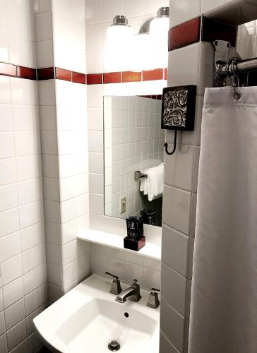 Touchstone Hotel - City Center Image