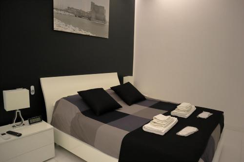 A bed or beds in a room at Rettifilo 201 Exclusive Rooms
