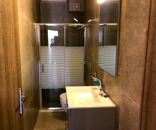 A bathroom at StelDi Luxury Apartments