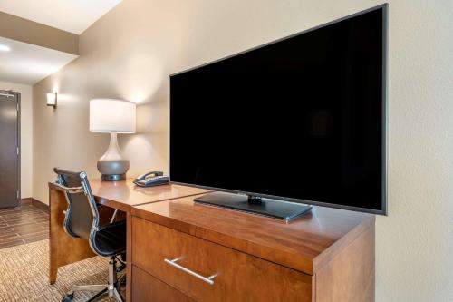 a flat screen tv sitting on top of a wooden desk at Comfort Suites Daytona Beach-Speedway in Daytona Beach