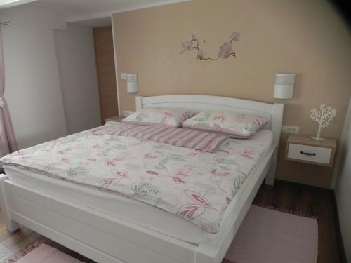 Postel nebo postele na pokoji v ubytování Apartments Vesna