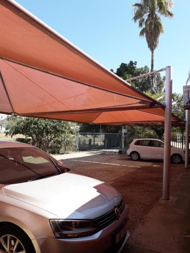 Gambar di galeri bagi Culdesac Guesthouse Oudtshoorn di Oudtshoorn