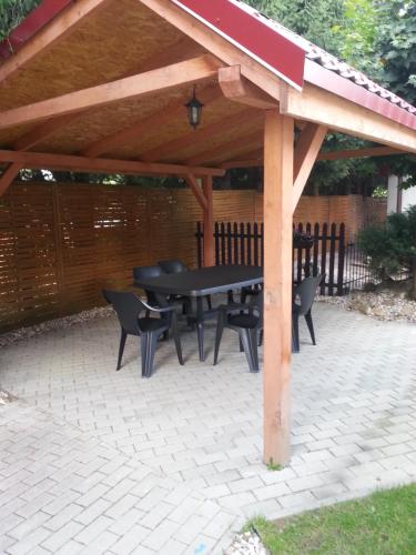 Patio alebo iná vonkajšia časť ubytovania Pod Klonem