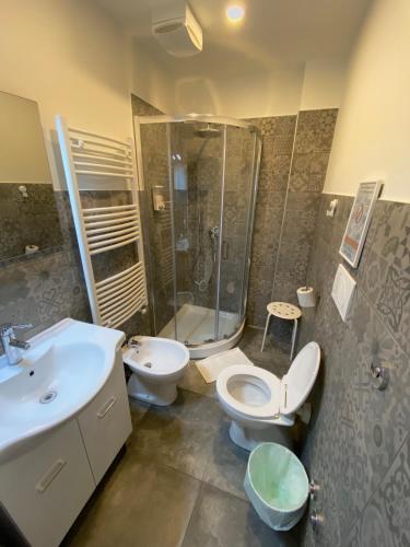 Bilik mandi di Mimì Rooms&Studios