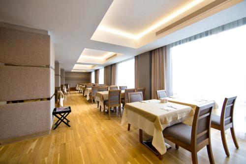 Khu vực ghế ngồi tại Cihangir Hotel Bosphorus