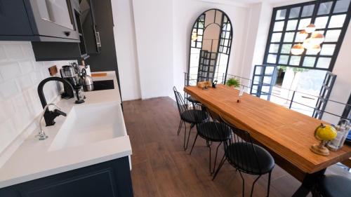 a kitchen with a counter and a wooden counter top at Hostel Le Banc in Istanbul