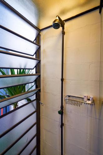 a wooden wall with a light on top of it at Vila Pitanga Hosting in Sao Paulo