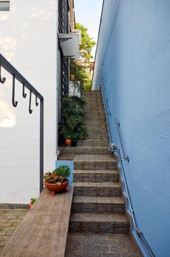 a set of stairs with a pot on the side of a building at Vila Pitanga Hosting in Sao Paulo
