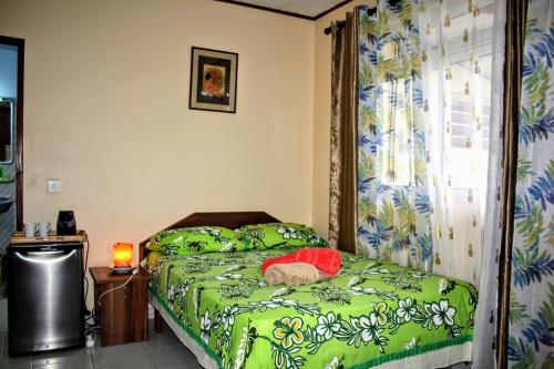 a cat sleeping on a bed in a bedroom at TAHITI - Sanny's Place Family Room & Poo in Punaauia