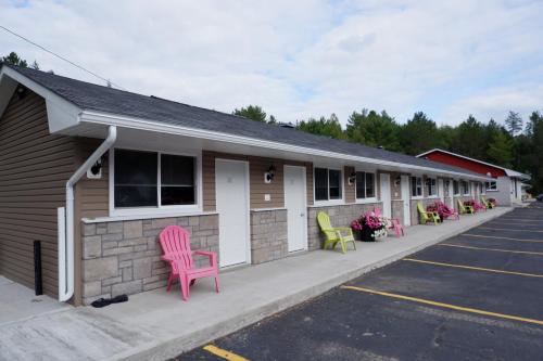 Gallery image of Pine Motel in Deep River