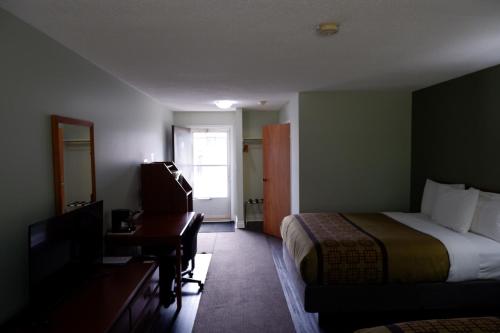 Postel nebo postele na pokoji v ubytování Pine Motel