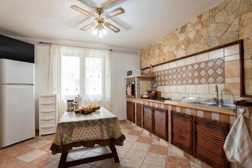 Dapur atau dapur kecil di Da Mario & Marianna