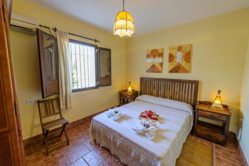 a bedroom with a bed with flowers on it at La Posada de Rivero in Rivero de Posadas