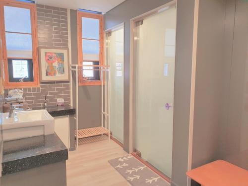Koupelna v ubytování Picasso Guesthouse