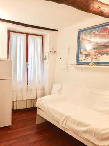a bedroom with a bed and a window at CASABARBARA lerici in Lerici