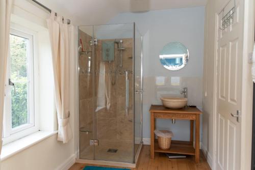 Phòng tắm tại Finest Retreats - Brecon View Cottage