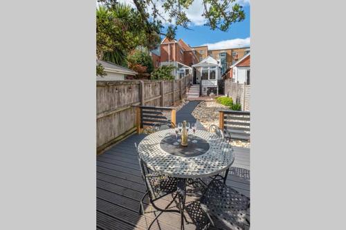 Fotografie z fotogalerie ubytování Stunning- The Nautilus Bungalow Cowes IOW v destinaci Cowes