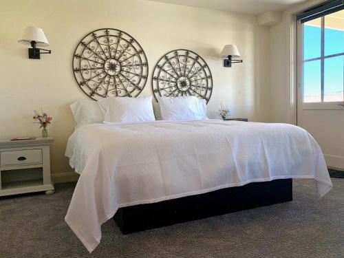a bedroom with a large white bed with white sheets at Annie's Place Bed & Breakfast in Boulder Town