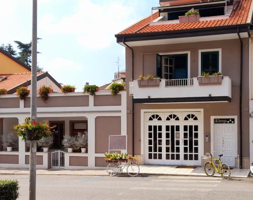 a building with two bikes parked in front of it at Albergo B&B Ristorante Grace in Vibo Valentia