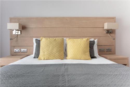 Letto o letti in una camera di The Vanguard York - Private Residence