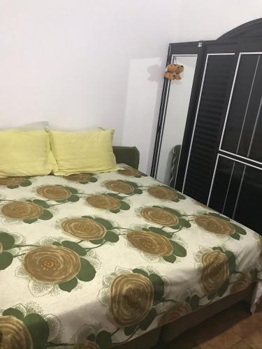 Ein Bett oder Betten in einem Zimmer der Unterkunft Apartamento Enseada