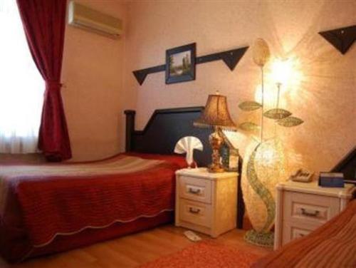 Postel nebo postele na pokoji v ubytování Kucuk Velic Hotel