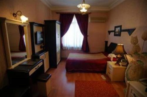 Postel nebo postele na pokoji v ubytování Kucuk Velic Hotel